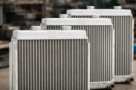 Radiadores en taller industrial